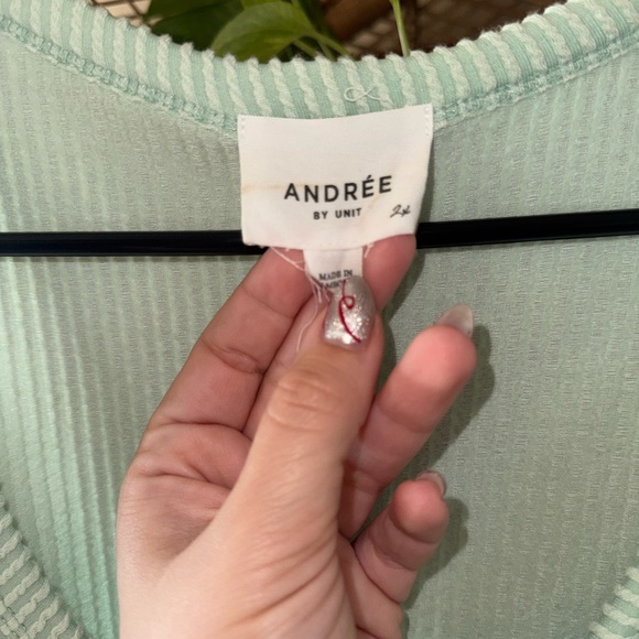 ANDREE BY UNIT Light Green Short Sleeve Ribbed Top - Picture 5 of 6